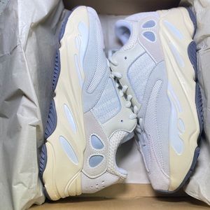 Yeezy 700 Analog